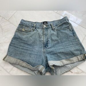 Urban Outfitters BDG women’s Jean shorts. Size 29. Mom High Rise. Gently worn